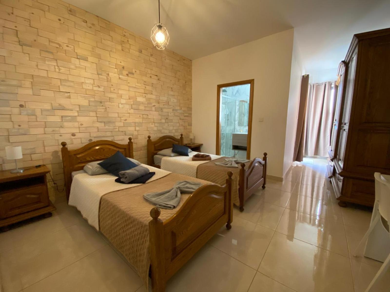 Xl Central Home - Sleeps 10 People Tal-Pietà Exterior foto